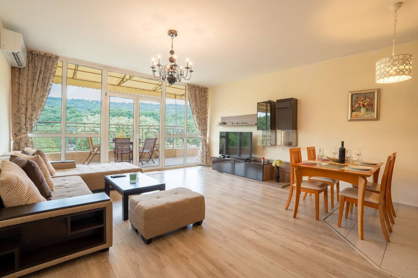 Arc Stay 56 — Facing the nature park